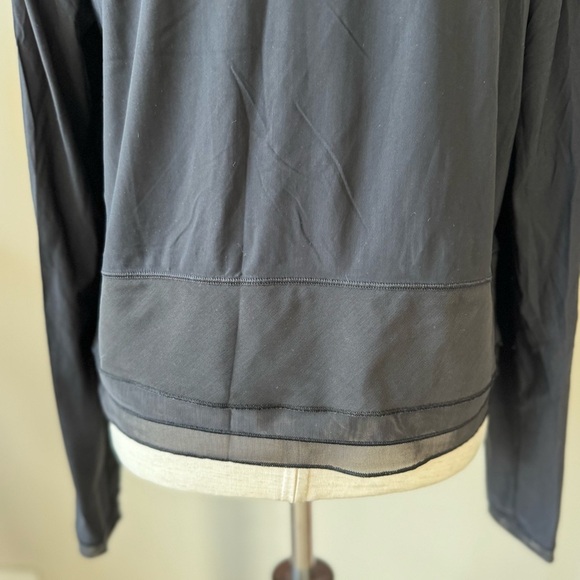 Lululemon 🍋 Relaxed Sole Training Long Sleeve Top Mesh Hem - Black - Picture 5 of 7